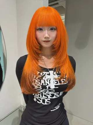 ロング GEM YURI ハイトーンカラーのヘアスタイル