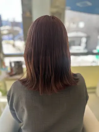 ミディアム カラー 岡田 妃由のヘアスタイル
