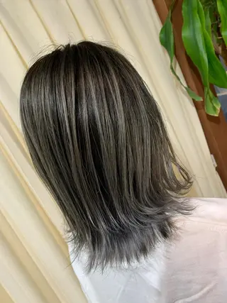 セミロング カラー ハイトーン得意😍 Lumiereのヘアスタイル
