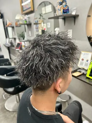 ショート カラー パーマ メンズ ゲーマー美容師 KENTOのヘアスタイル