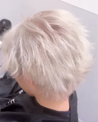 ショート カラー メンズ ハイトーン/髪質改善 原宿𝑺𝑬𝑵𝑨のヘアスタイル