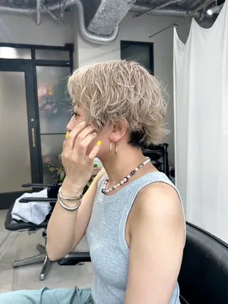 ショート カラー AKO .のヘアスタイル