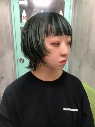 カラー ウルフカットデザイン カラー特化アールイーのヘアスタイル