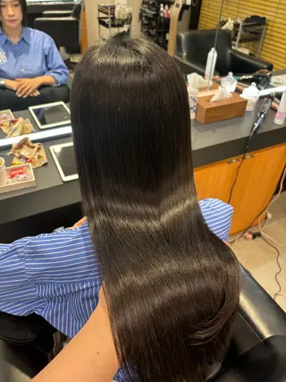 ロング KAREN(ému) 伏見/カットモデルのヘアスタイル