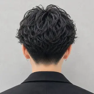 ミディアム パーマ メンズ メンズ特化カットパー マカラー坂田柊のヘアスタイル
