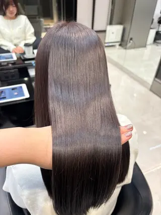 ロング カラー 秋屋 美々梨のヘアスタイル