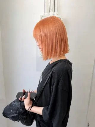 ミディアム Muミュー/ブリーチ ハイトーン　Wカラーのヘアスタイル