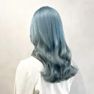 セミロング カラー 🩵ブリーチカラー MIORI🩵のヘアスタイル