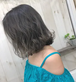 ミディアム Loob.TOKYO MIYA🌈のヘアスタイル