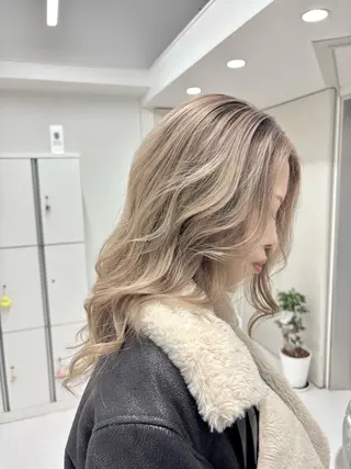 セミロング カラー 🎗副店長/井上 竜 ブリーチ指名No.1のヘアスタイル