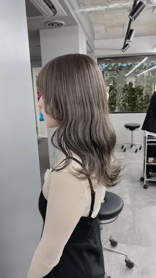 セミロング カラー グレージュ 透明感 ブリーチなし田島晃汰のヘアスタイル