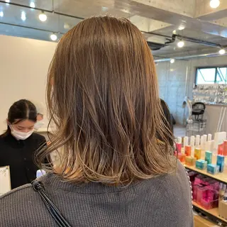 セミロング カラー 外間 智恵のヘアスタイル