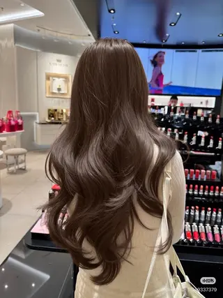 ロング カラー 透明感ベージュ/ レイヤー縮毛矯正のヘアスタイル