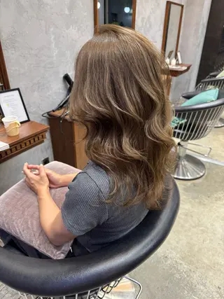 カラー 新川 月菜のヘアスタイル