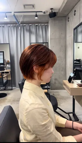 ショート バタフライレイヤー/ ニシトモユキのヘアスタイル