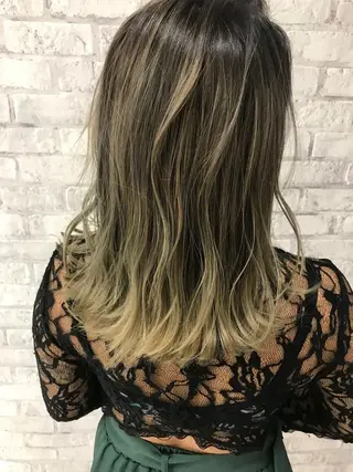 セミロング カラー Oopsレイヤー 加藤澄都のヘアスタイル