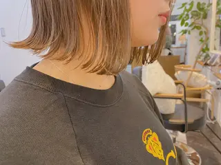 ショート カラー 顔周りレイヤーカット ブリーチminamiのヘアスタイル