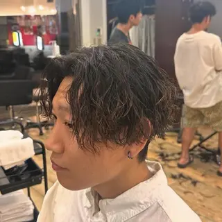 パーマ メンズ 廣多 克哉のヘアスタイル