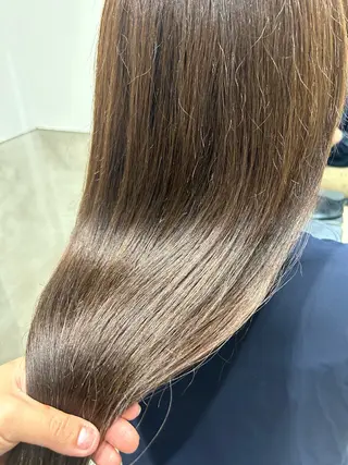 ロング 古山 瞳のヘアスタイル
