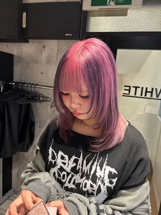 ミディアム カラー _WHITE / KENTOのヘアスタイル