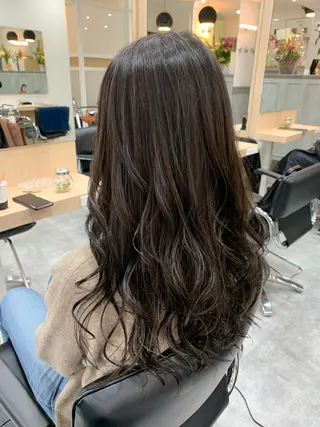 ロング カラー 髪質改善🩵艶髪 ストレート🩵山口のヘアスタイル