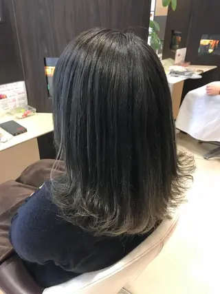 ミディアム カラー Oopsレイヤー 加藤澄都のヘアスタイル