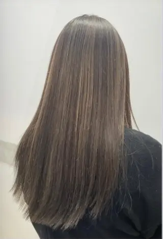 ロング カラー 佐藤 睦月のヘアスタイル