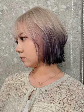 ショート カラー 失敗しないハイトーン ミルクティーベージュのヘアスタイル