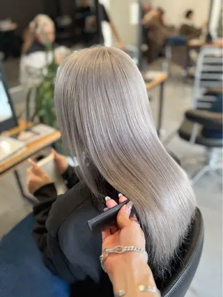 ロング 浅原 恵樹のヘアスタイル