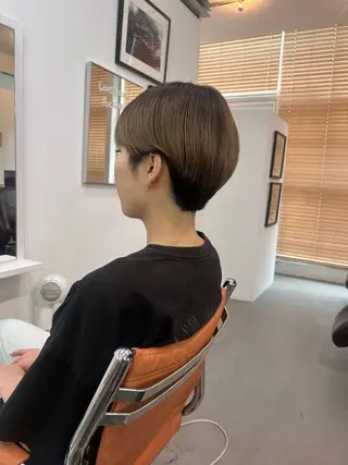 ショート カラー かがやしづ ⭐️ベージュのヘアスタイル