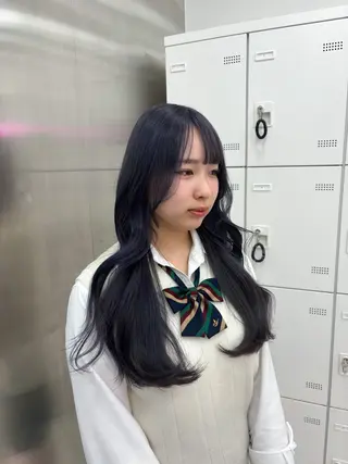 ロング カラー 抜け感レイヤー︴ ニュアンスカラーのヘアスタイル