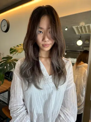 ミディアム レイヤーカット\ウル フ　chinatsuのヘアスタイル