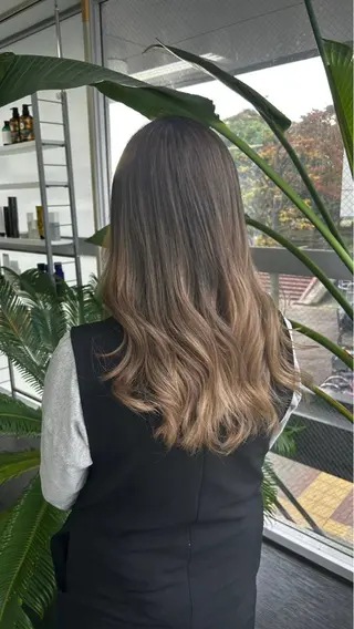 ロング 桝田 友美のヘアスタイル