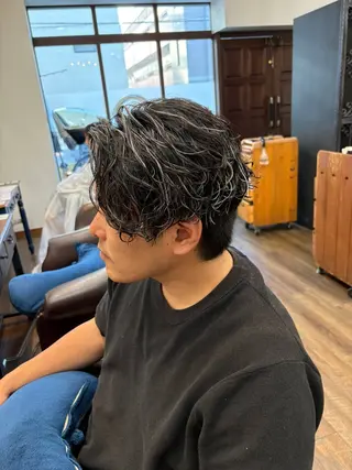 カラー パーマ メンズ 💈直毛×ツイスパの プロ🥷清水真之介のヘアスタイル