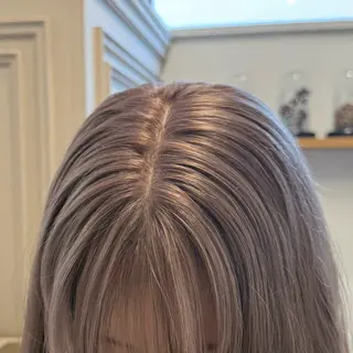 セミロング カラー ミルクティー× グレージュMOMOのヘアスタイル