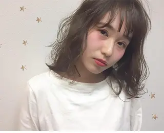 ミディアム 市川 千夏のヘアスタイル