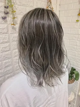 ロング カラー ハイトーン/ブリーチ 山崎 悠次のヘアスタイル