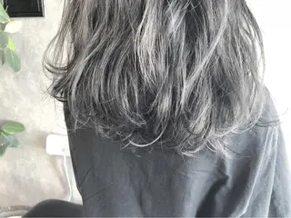 セミロング カラー 顔周りレイヤーカット ブリーチminamiのヘアスタイル