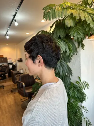 ショート パーマ 岩村 夏姫のヘアスタイル