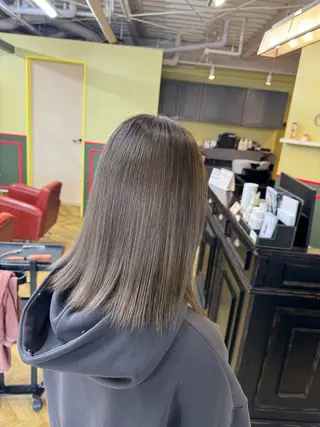 ミディアム カラー 米倉 麻衣のヘアスタイル