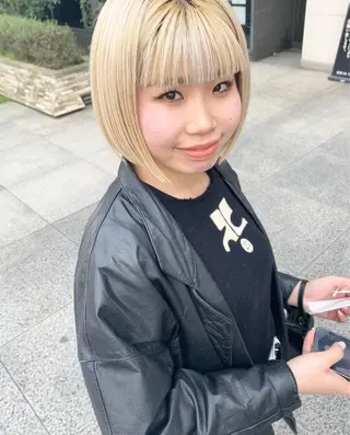 ショート カラー パーマ ヘアアレンジ デザインカラー/ボブ ブリーチカラー/ユリのヘアスタイル