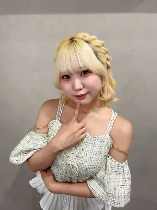 ミディアム カラー ヘアアレンジ 紗良🩰⟡.·*. ハイトーン/縮毛矯正のヘアスタイル
