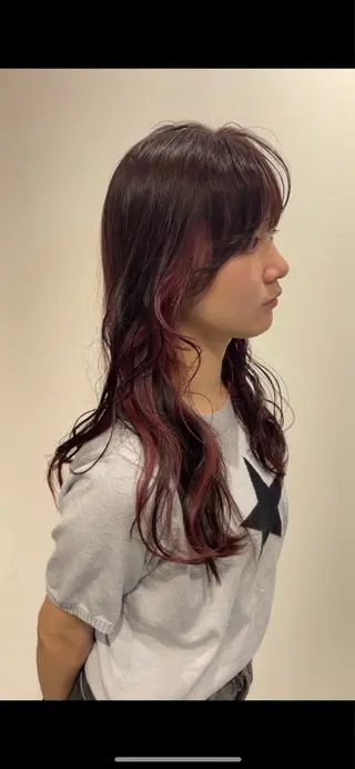 カラー ヨシノ マナウのヘアスタイル