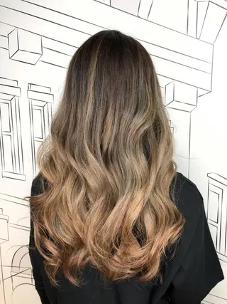 セミロング カラー レイヤー⭐️カラー ⭐️平川雅史のヘアスタイル