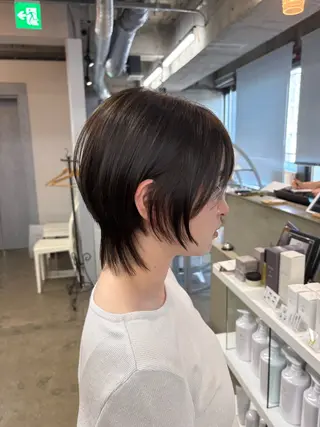 ショート ニシタニ コハルのヘアスタイル