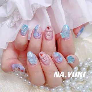 ネイル 🦋 Queenieのネイルデザイン