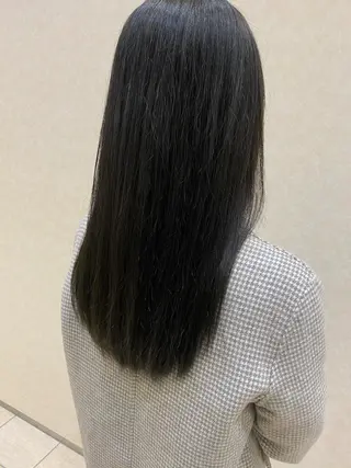 セミロング 小倉 沙織のヘアスタイル