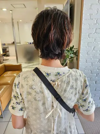 ショート パーマ 🌟デザインカラー 🌟コノミ🌟のヘアスタイル