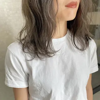 セミロング カラー ヘアアレンジ 栗林 実莉のネイルデザイン