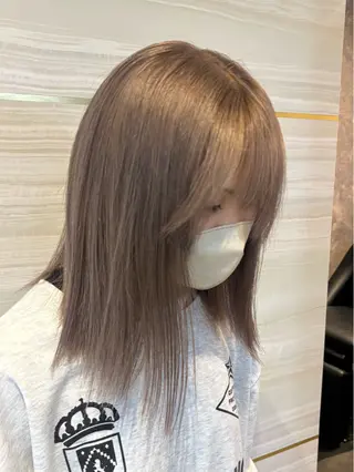ミディアム 🐈‍⬛momo🐾 ブリーチ・Wカラーのヘアスタイル